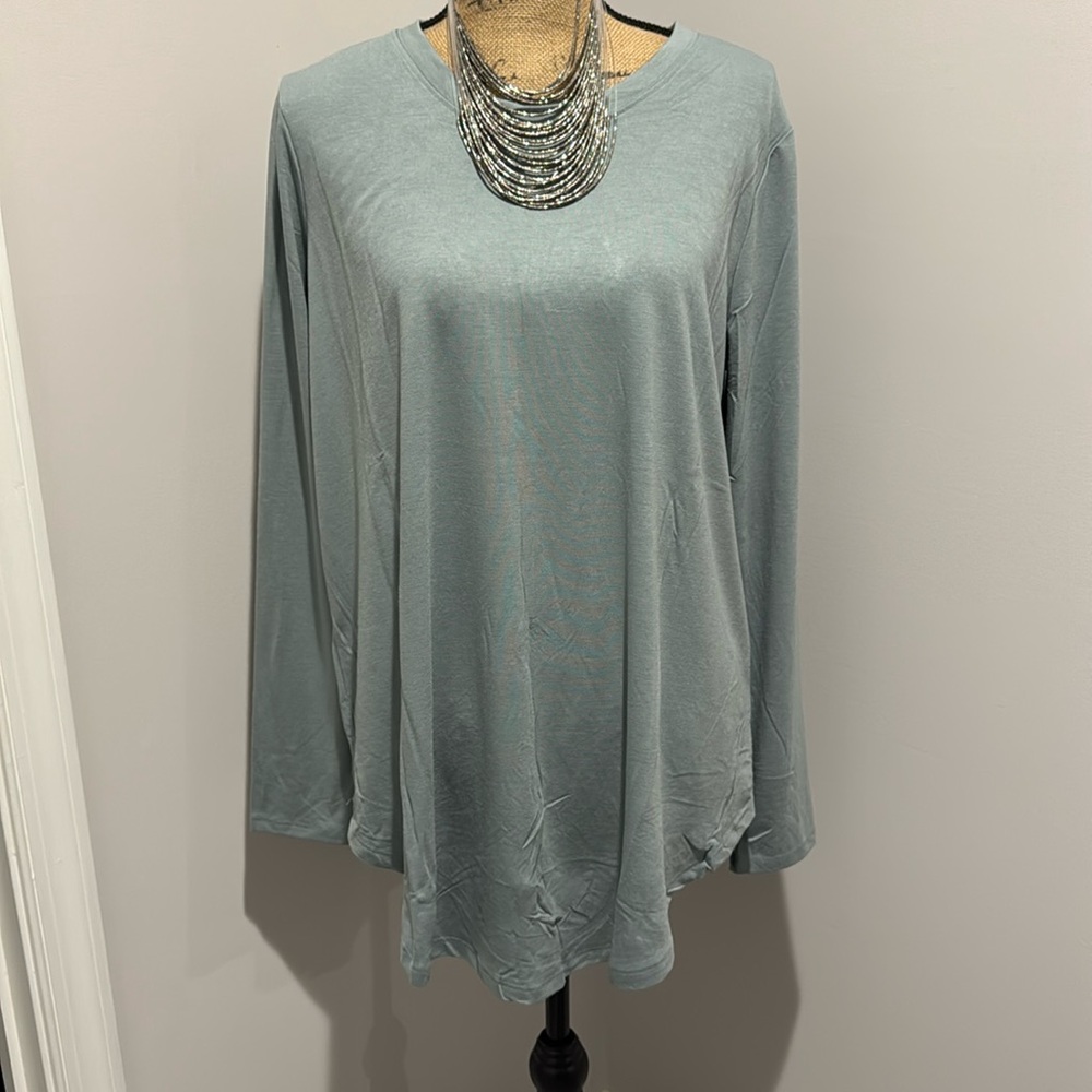 NWT Zenana Plus Long Sleeve Round Neck Round Hem Top